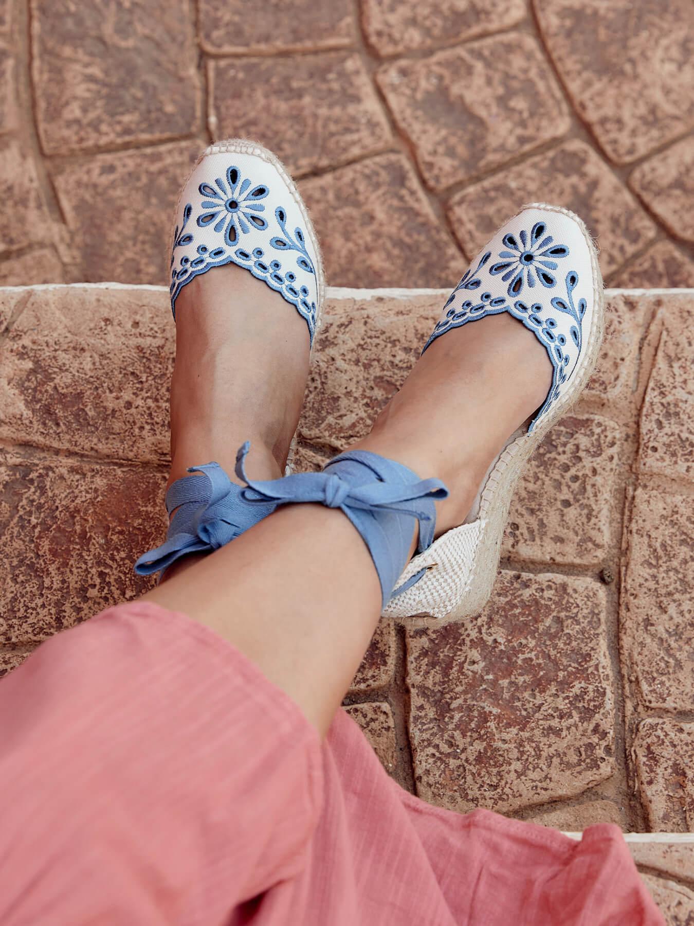 Romero Cuña Baja Lona Bordada Azul