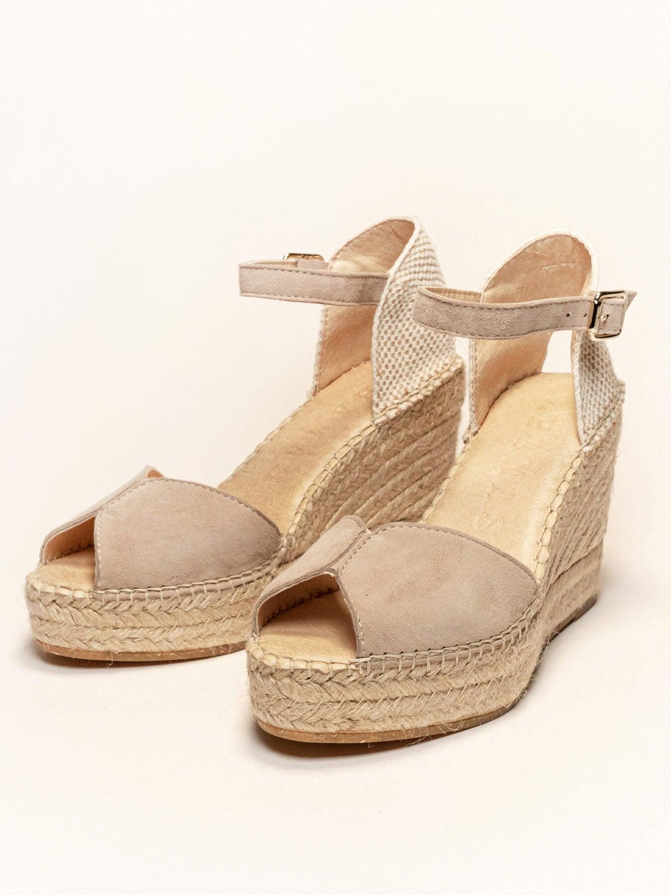 Alelí Cuña Alta Ante Piedra