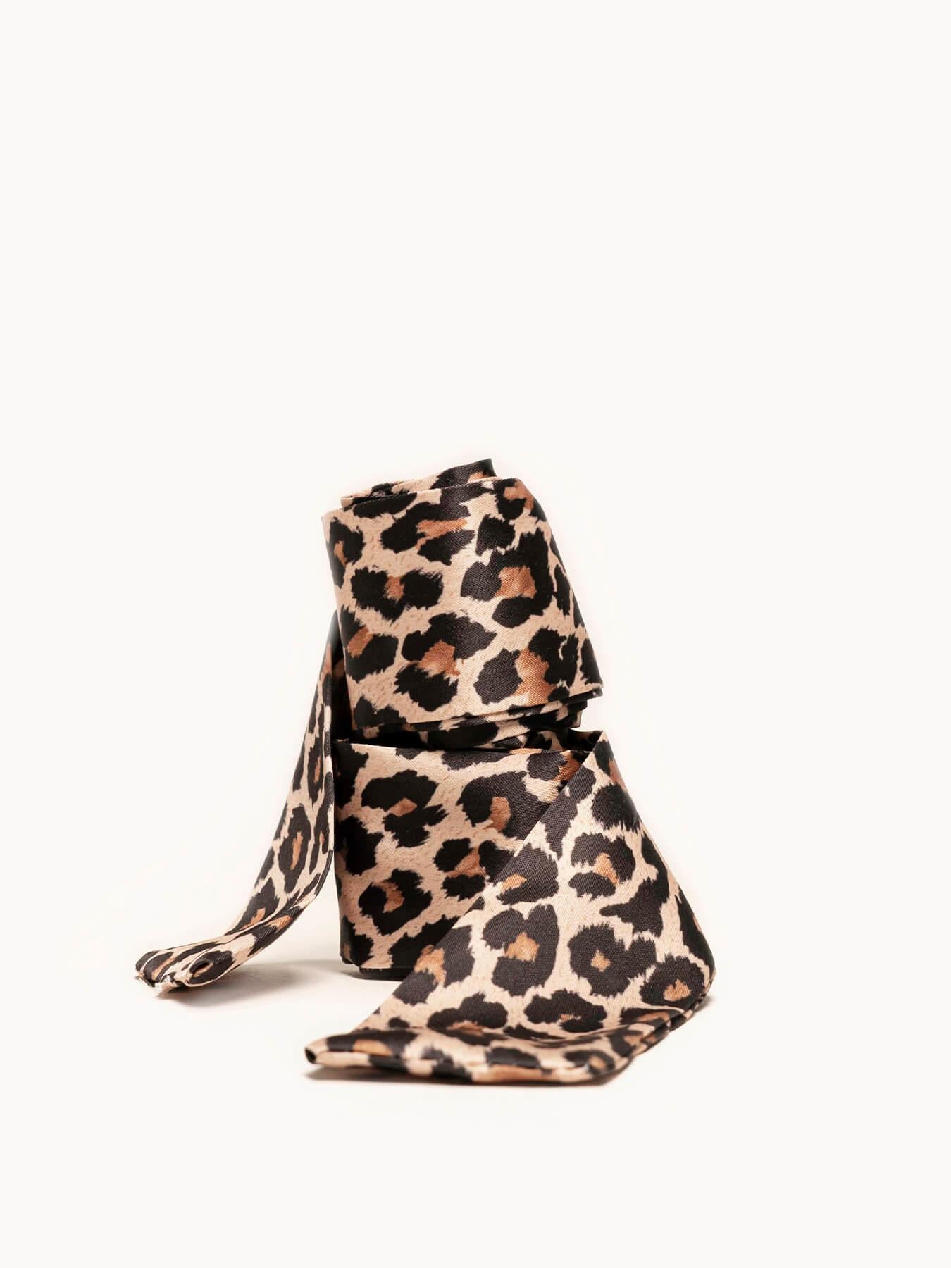 Pañuelo estampado de leopardo color arena