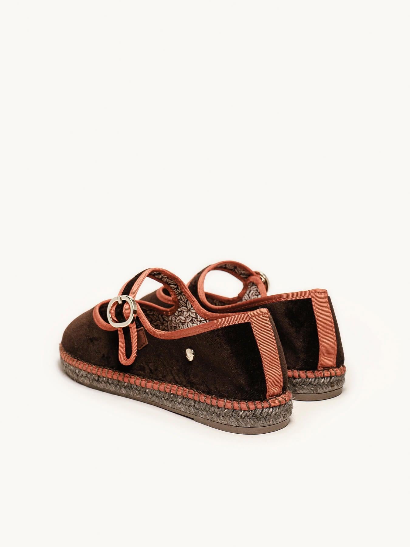 Adelfa Terciopelo Marrón Oscuro