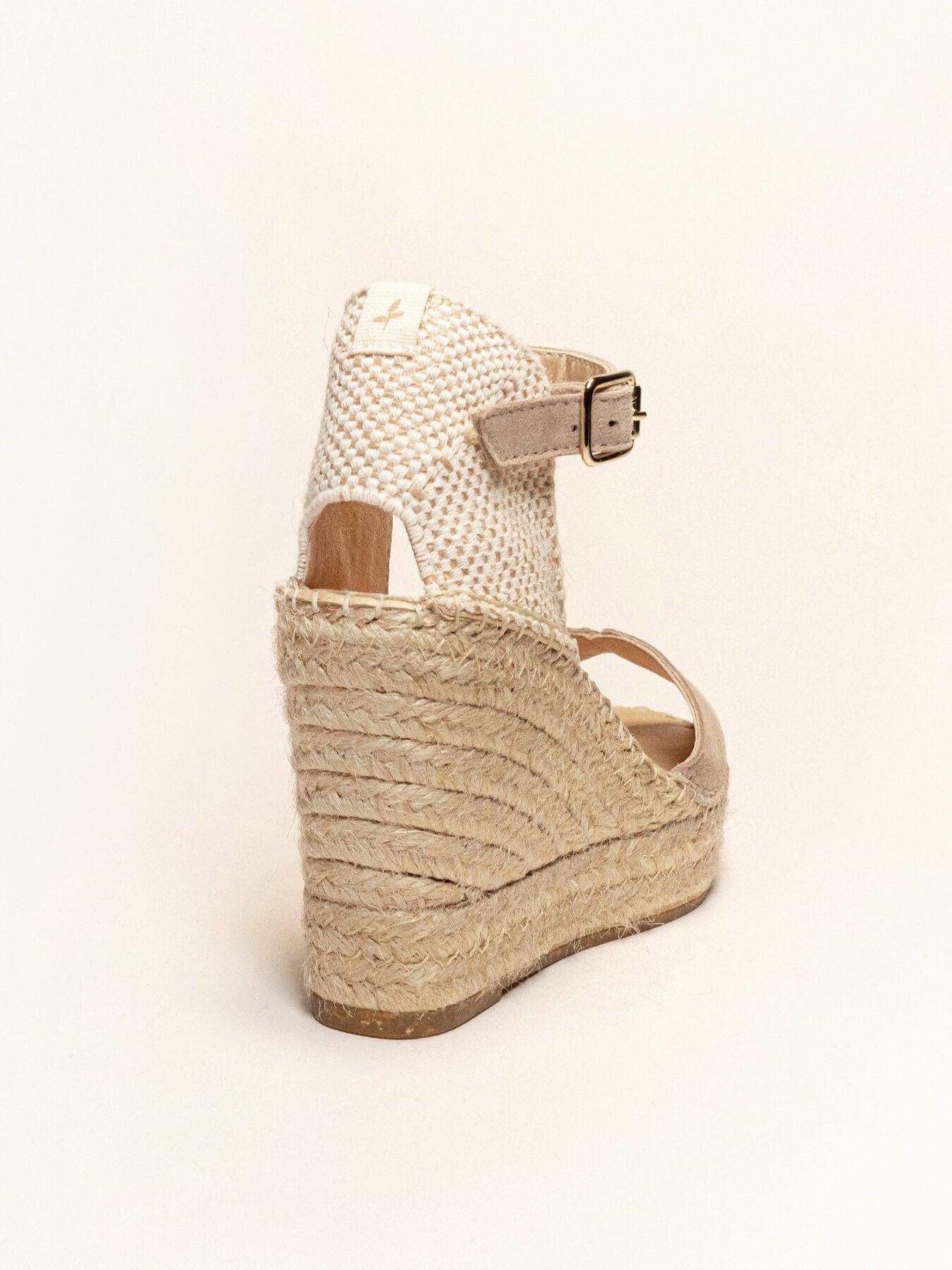 Alelí Cuña Alta Ante Piedra