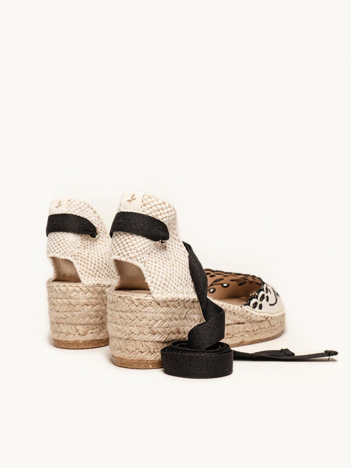 Romero Cuña Baja Lona Bordada Negro