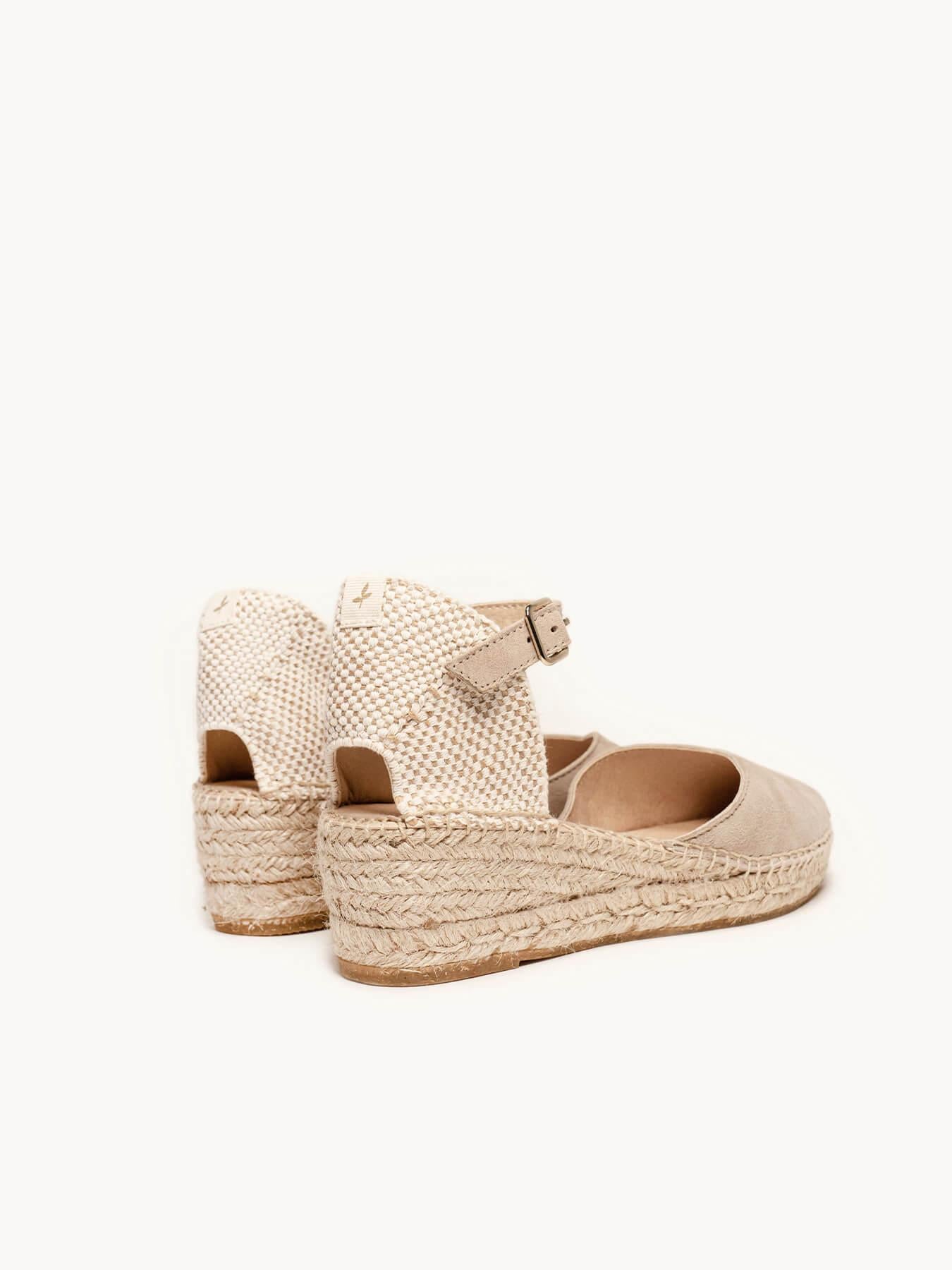 Jara Cuña Baja Ante Piedra