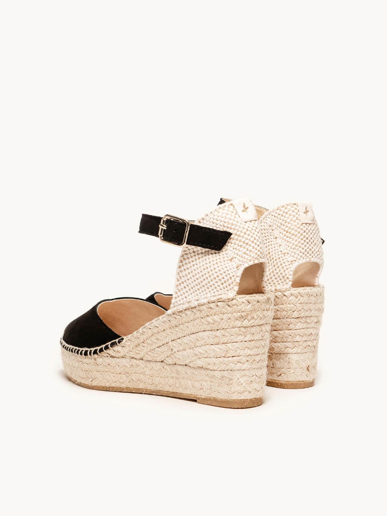 Jara Cuña Media Plataforma Ante Negro