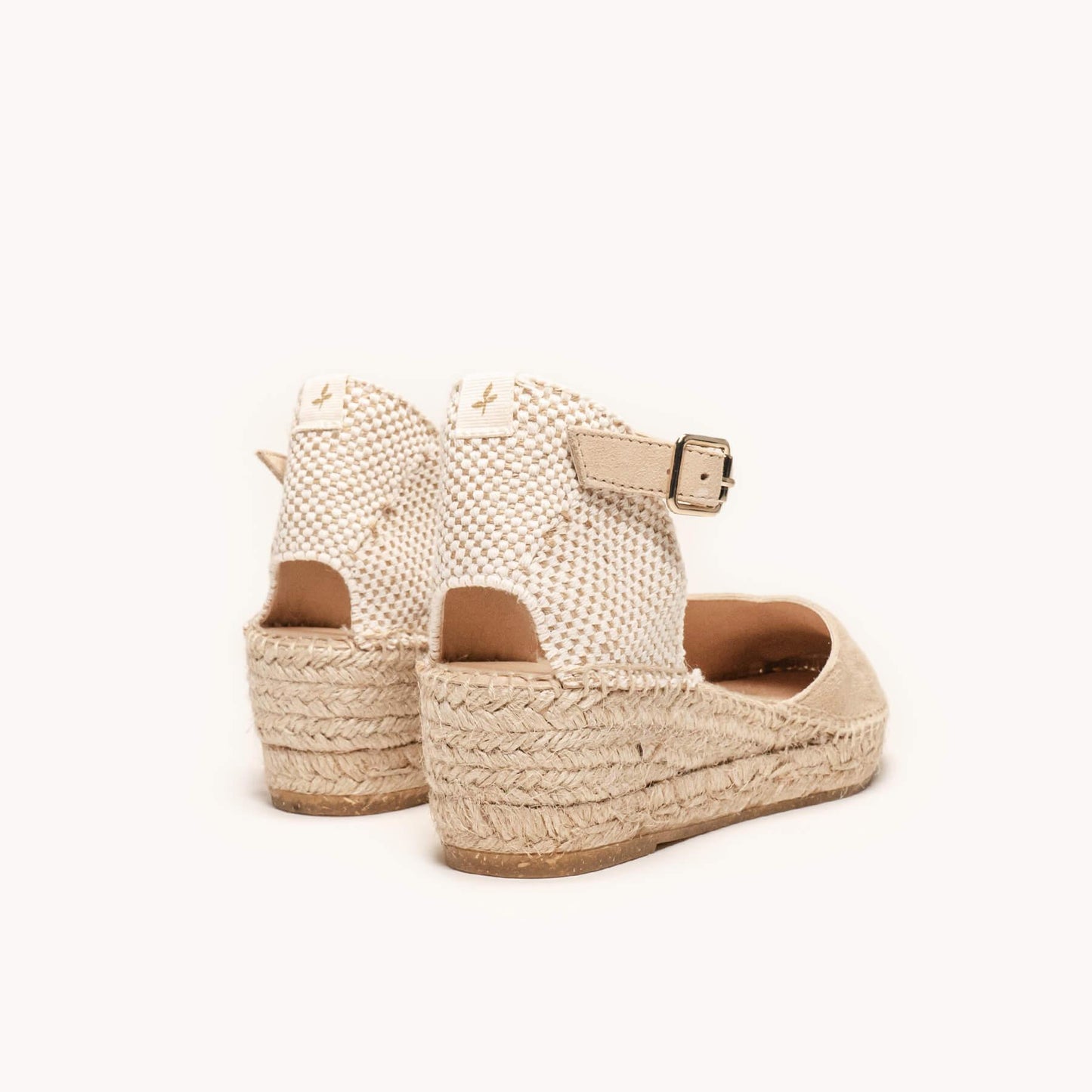 Jara Cuña Baja Ante Arena