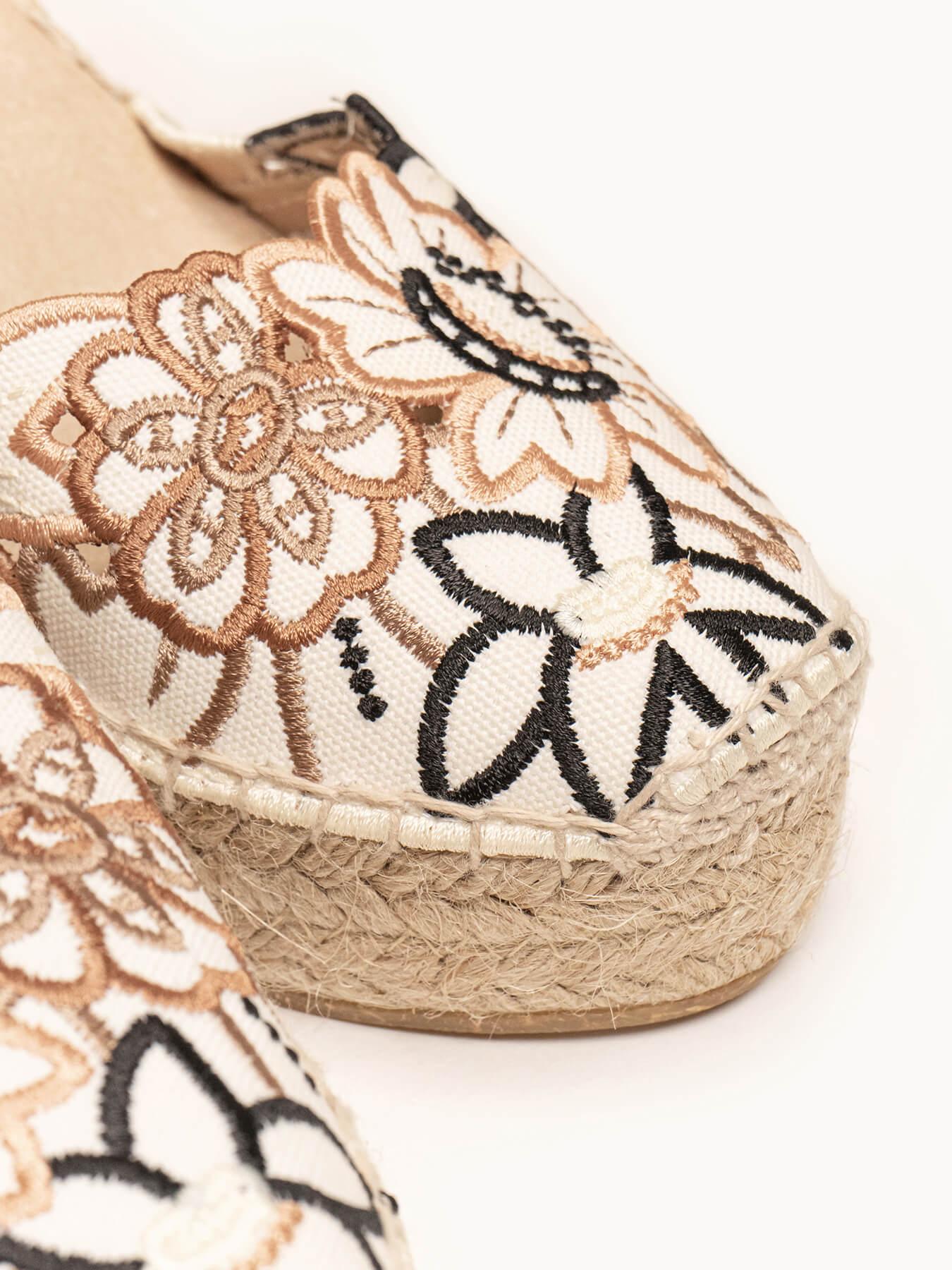 Romero Cuña Alta Bordado Silvestre Arena