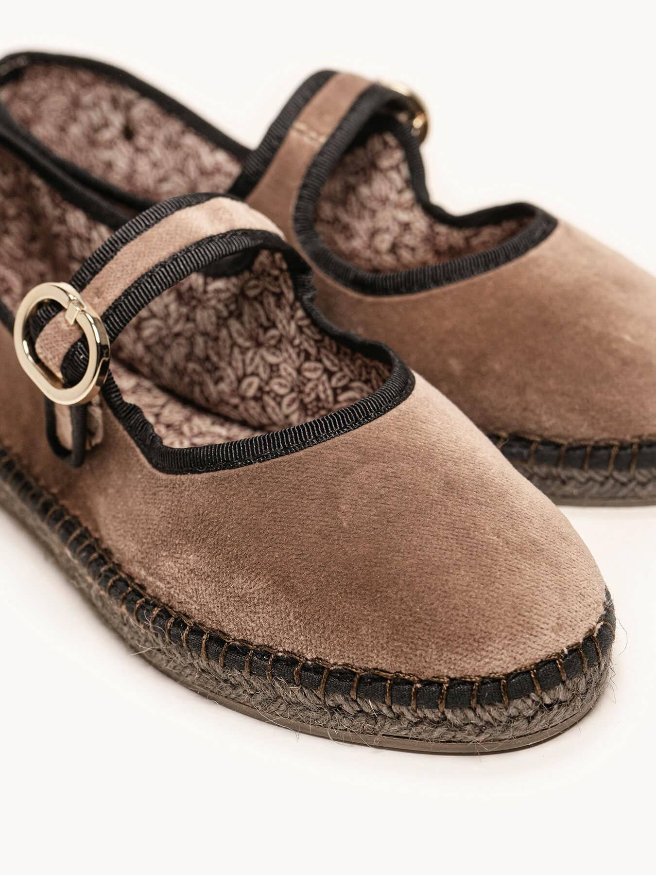 Adelfa Terciopelo Taupe