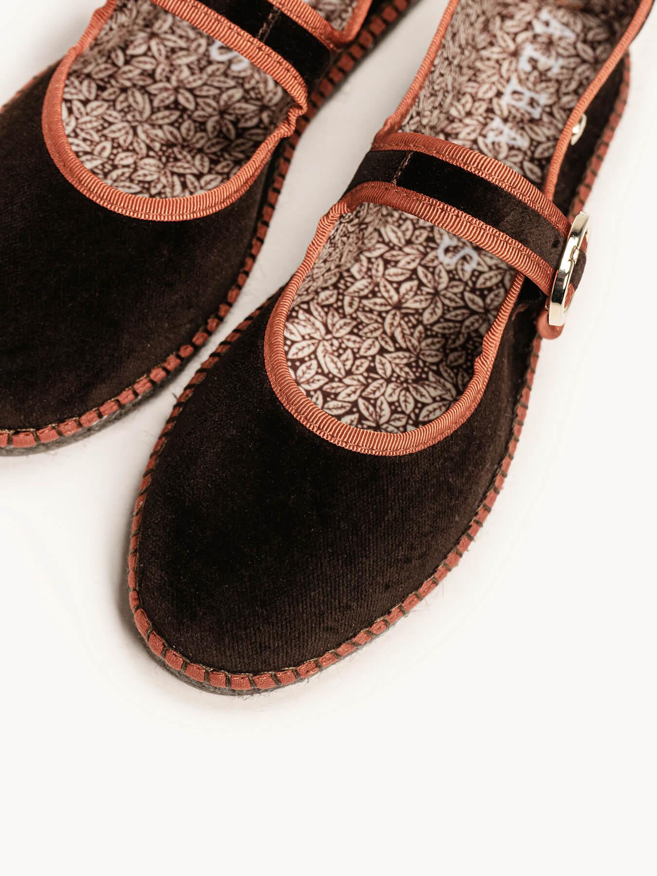 Adelfa Terciopelo Marrón Oscuro