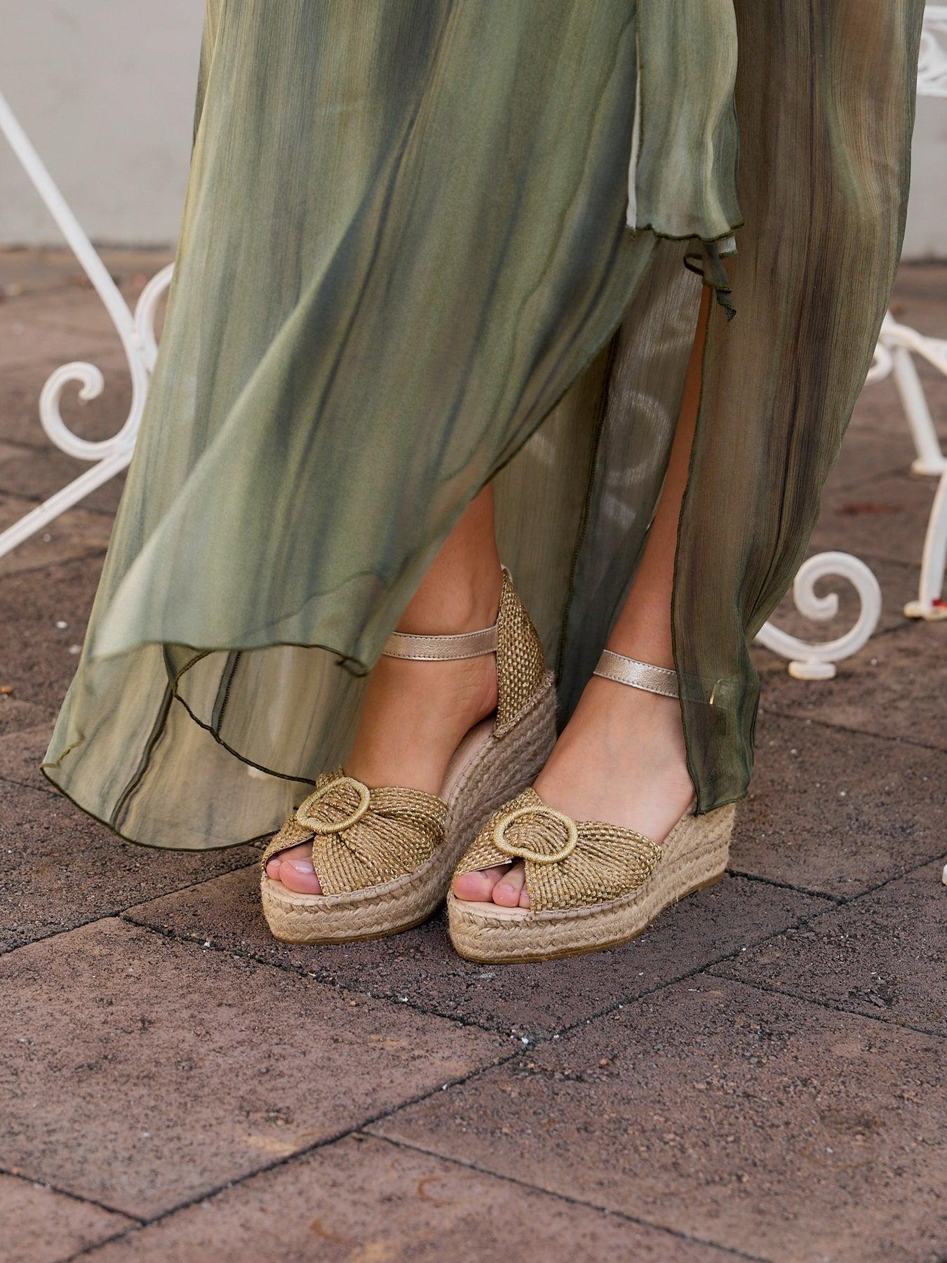 Amapola Cuña Media Plataforma Taloncillo Oro