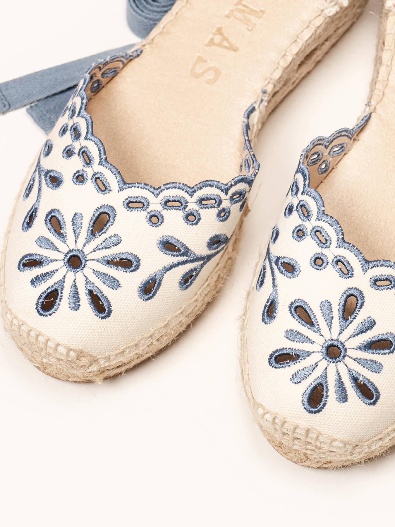 Romero Cuña Baja Lona Bordada Azul