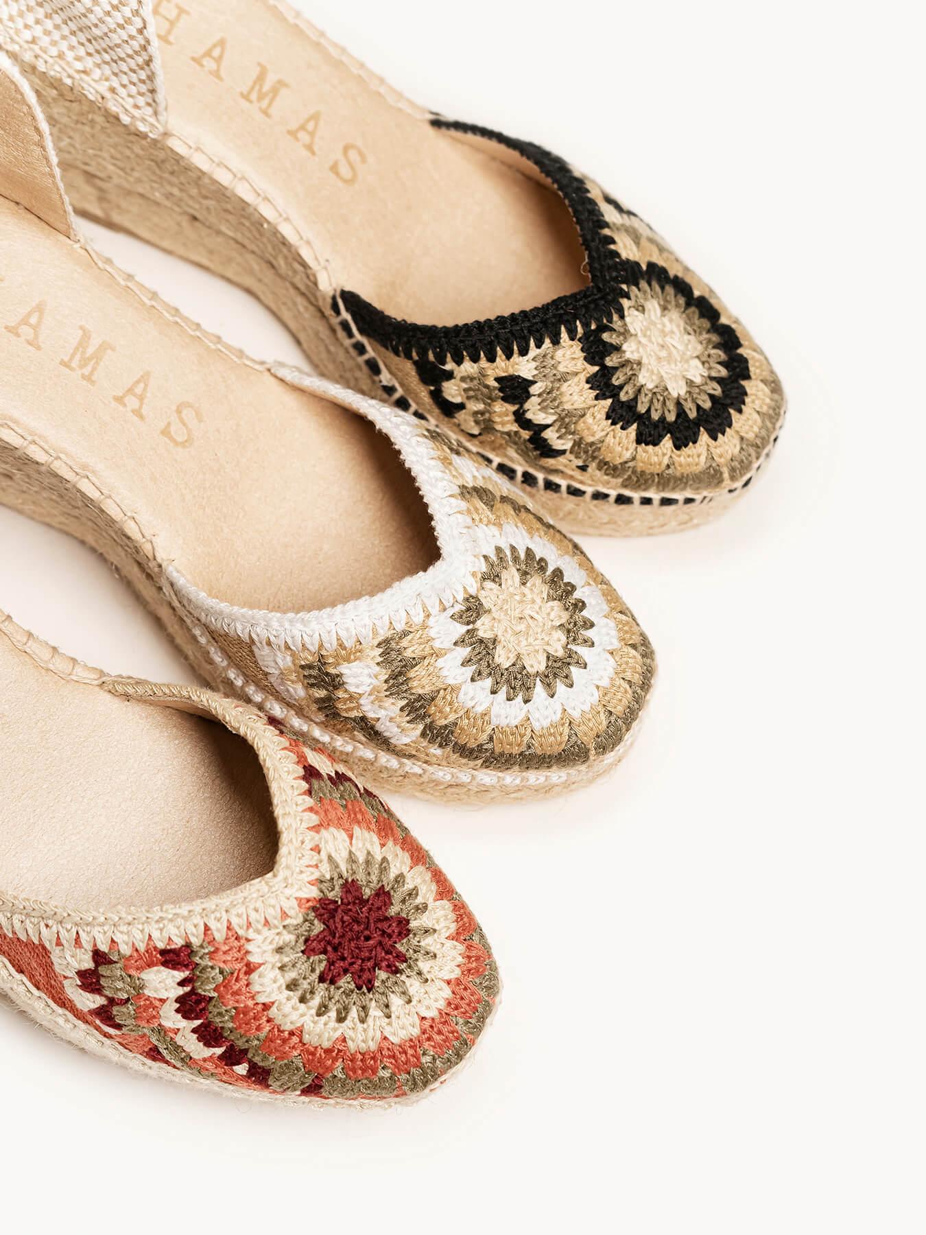 Romero Cuña Media Plataforma Rosetón Negro